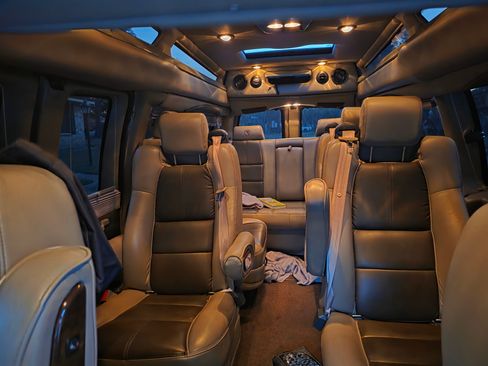 Used 2018 Chevrolet Express 2500 Extended w/ Enhanced Convenience Package image 12