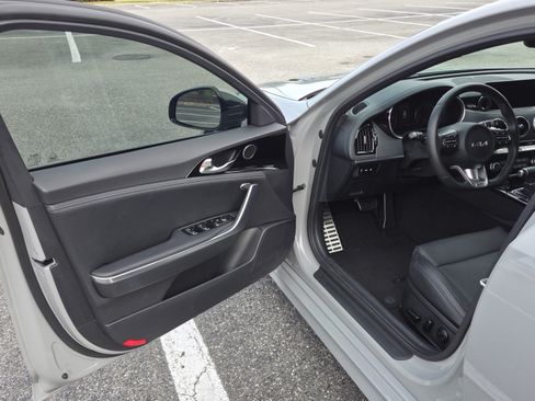 Used 2023 Kia Stinger GT-Line RWD image 9