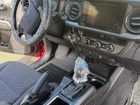 Used 2017 Toyota Tacoma TRD Sport w/ Tow Package (A/T) image 13