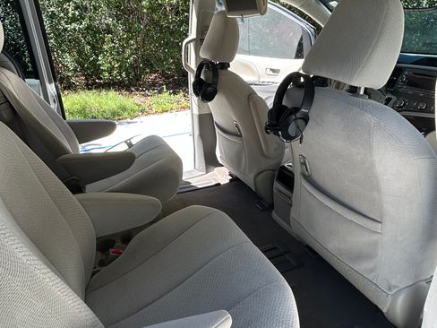 Used 2011 Toyota Sienna LE image 13