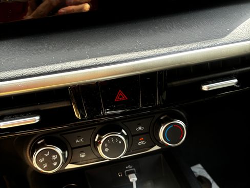 Used 2025 Nissan Kicks S image 8