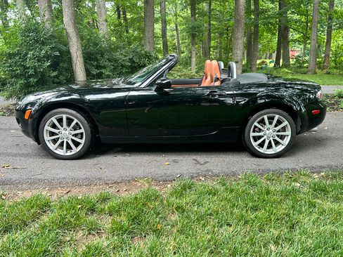 Used 2006 MAZDA MX-5 Miata Grand Touring RWD image 1