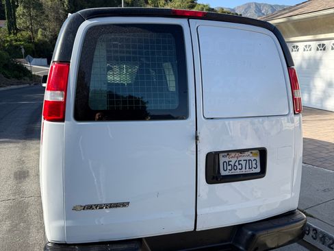 Used 2020 Chevrolet Express 2500 Extended w/ Driver Convenience Package RWD image 4