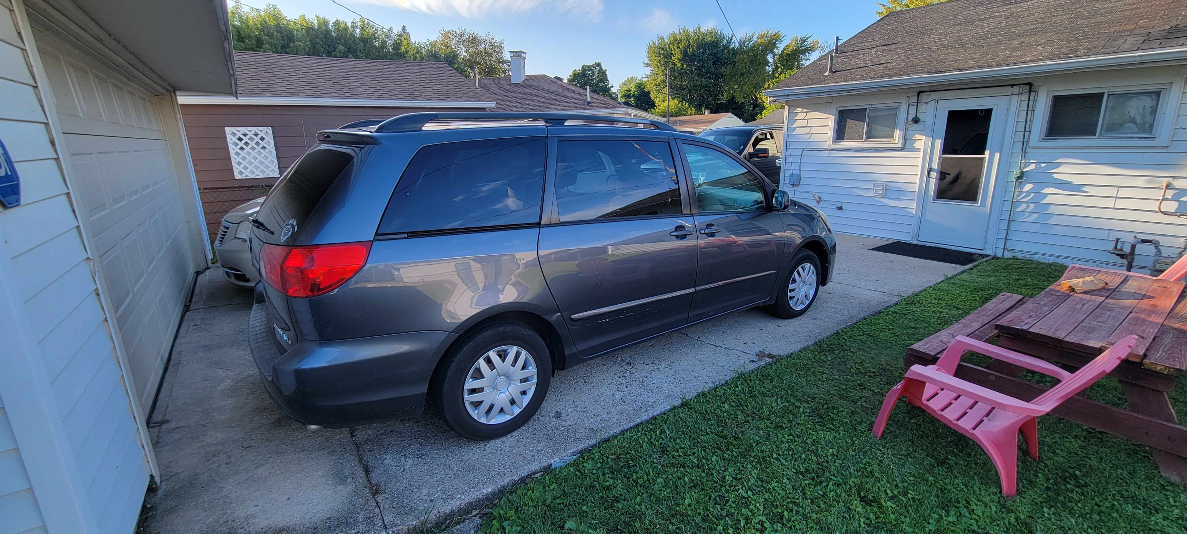 Used 2006 Toyota Sienna LE w/ LE Pkg 2 FWD image 4