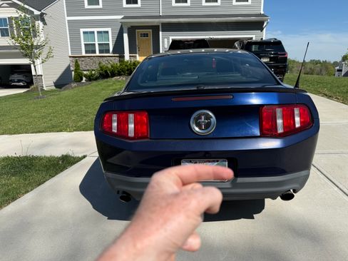 Used 2011 Ford Mustang Premium w/ 202A Rapid Spec Order Code image 4