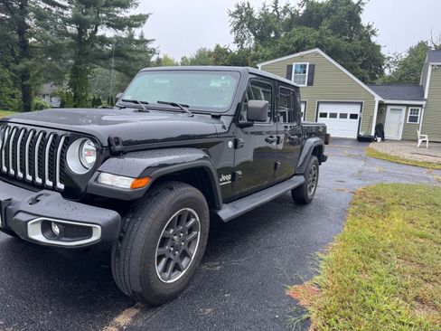 Used 2021 Jeep Gladiator Overland w/ Popular Equipment Package AWD/4WD image 2