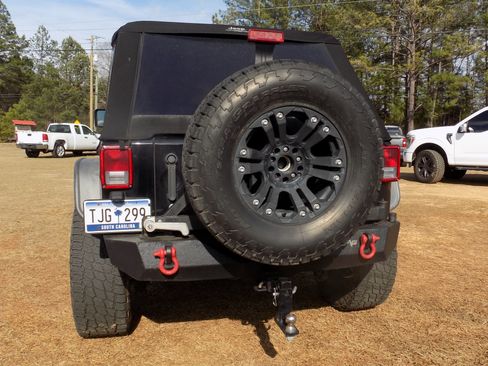 Used 2013 Jeep Wrangler Unlimited Sahara image 2