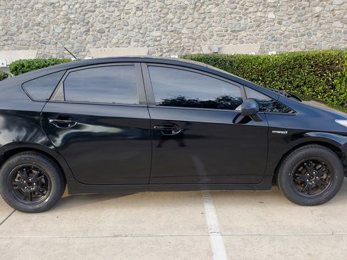 Used 2015 Toyota Prius One image 4