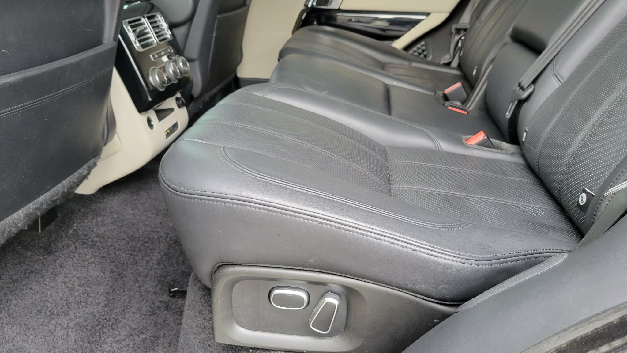 Used 2013 Land Rover Range Rover Supercharged AWD/4WD image 25