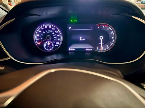 Used 2023 Genesis G70 2.0T image 5