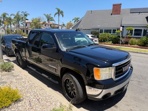 Used 2007 GMC Sierra 1500 SLT w/ Entertainment Package RWD image 4