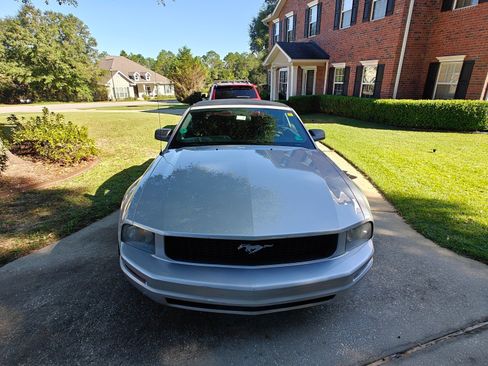 Used 2006 Ford Mustang Premium image 4