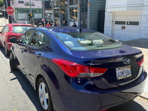 Used 2012 Hyundai Elantra GLS w/ Preferred Pkg 3 FWD image 9