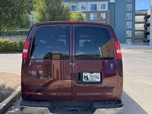 Used 2003 Chevrolet Express 1500 Van 3D w/ Preferred Equipment Group 4 image 10