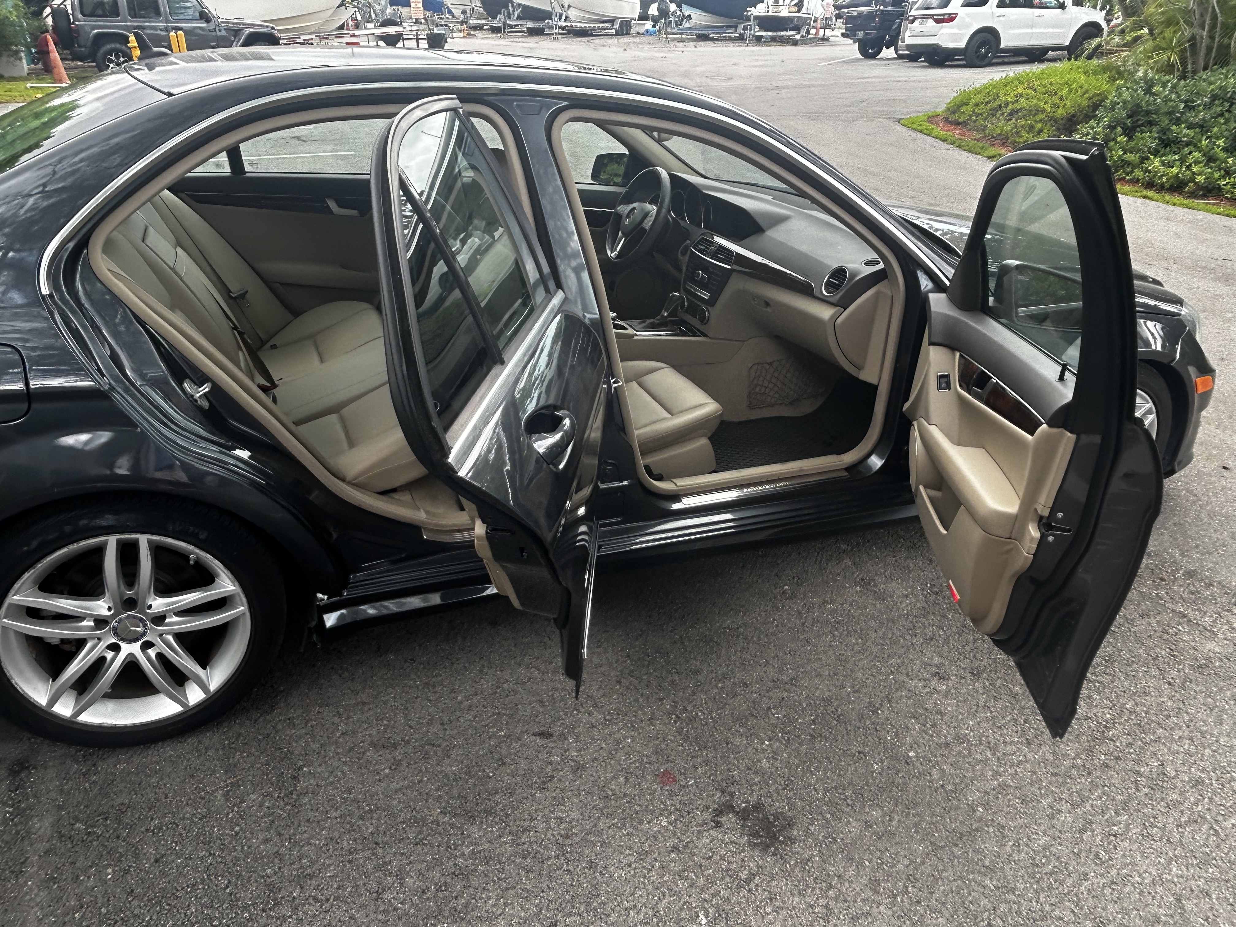 Used 2013 Mercedes-Benz C 250 Sedan image 6