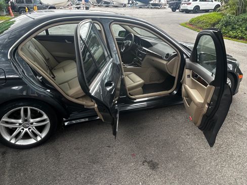 Used 2013 Mercedes-Benz C 250 Sedan image 6