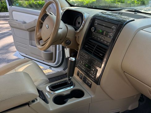 Used 2010 Ford Explorer Sport Trac Limited image 16