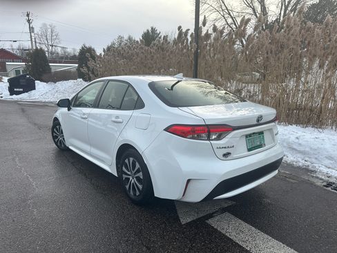 Used 2022 Toyota Corolla LE image 4
