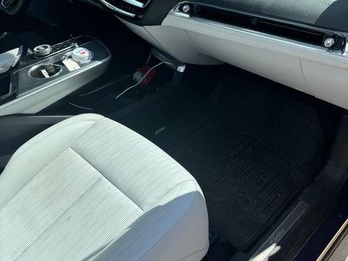 Used 2024 Cadillac Lyriq Luxury w/ LPO, Floor Liner Package AWD/4WD image 4