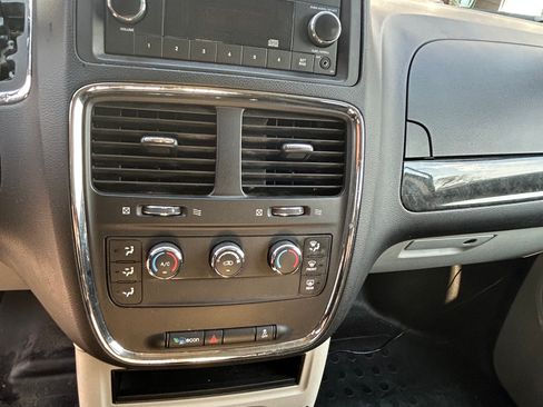 Used 2015 RAM C/V Tradesman image 12