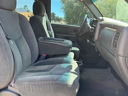 Used 2004 Chevrolet Silverado 2500 LS w/ Heavy-Duty Power Package image 11