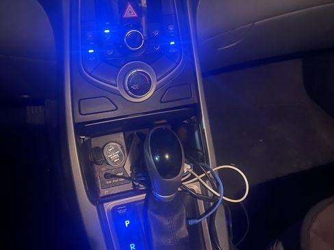 Used 2014 Hyundai Elantra SE image 9