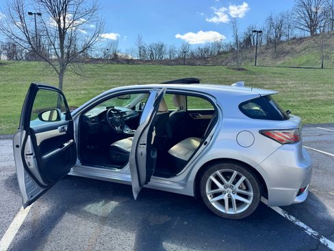 Used 2015 Lexus CT 200h w/ Navigation Package image 6