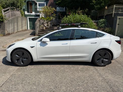 Used 2020 Tesla Model 3 Long Range AWD/4WD image 8