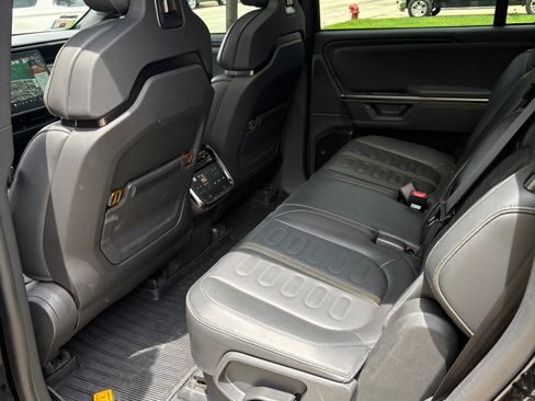 Used 2025 Rivian R1S Adventure AWD/4WD image 12