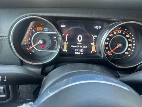Used 2021 Jeep Wrangler Unlimited Sahara AWD/4WD image 8