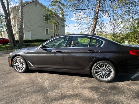 Used 2019 BMW 530i xDrive w/ Convenience Package image 9