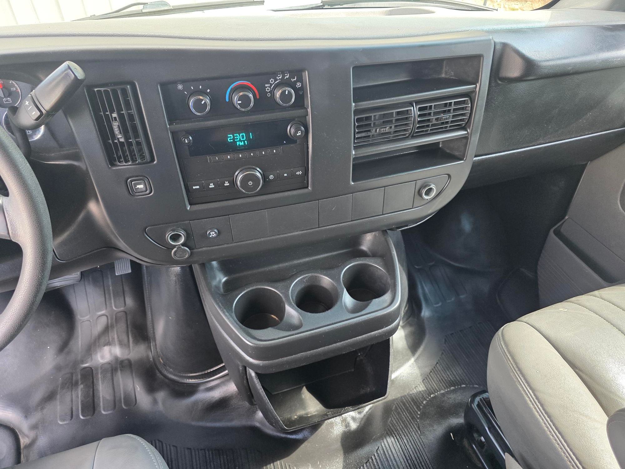 Used 2011 Chevrolet Express 2500 Extended RWD image 15