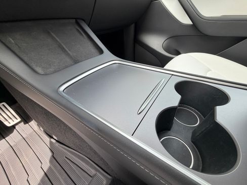 Used 2022 Tesla Model Y Performance image 24