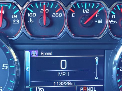 Used 2020 Chevrolet Suburban LT w/ Luxury Package image 15