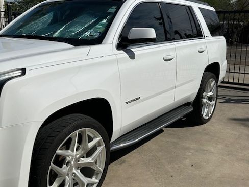 Used 2018 GMC Yukon SLE w/ SLE Value Package image 14