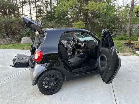 Used 2016 smart fortwo Prime RWD image 18