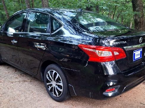 Used 2017 Nissan Sentra SV image 8