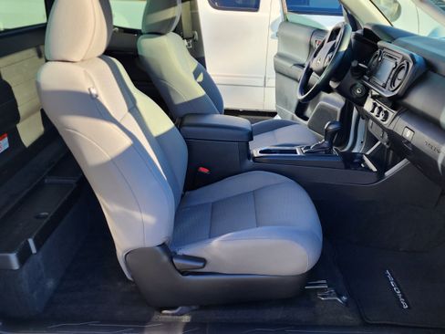 Used 2017 Toyota Tacoma 2WD Access Cab image 17