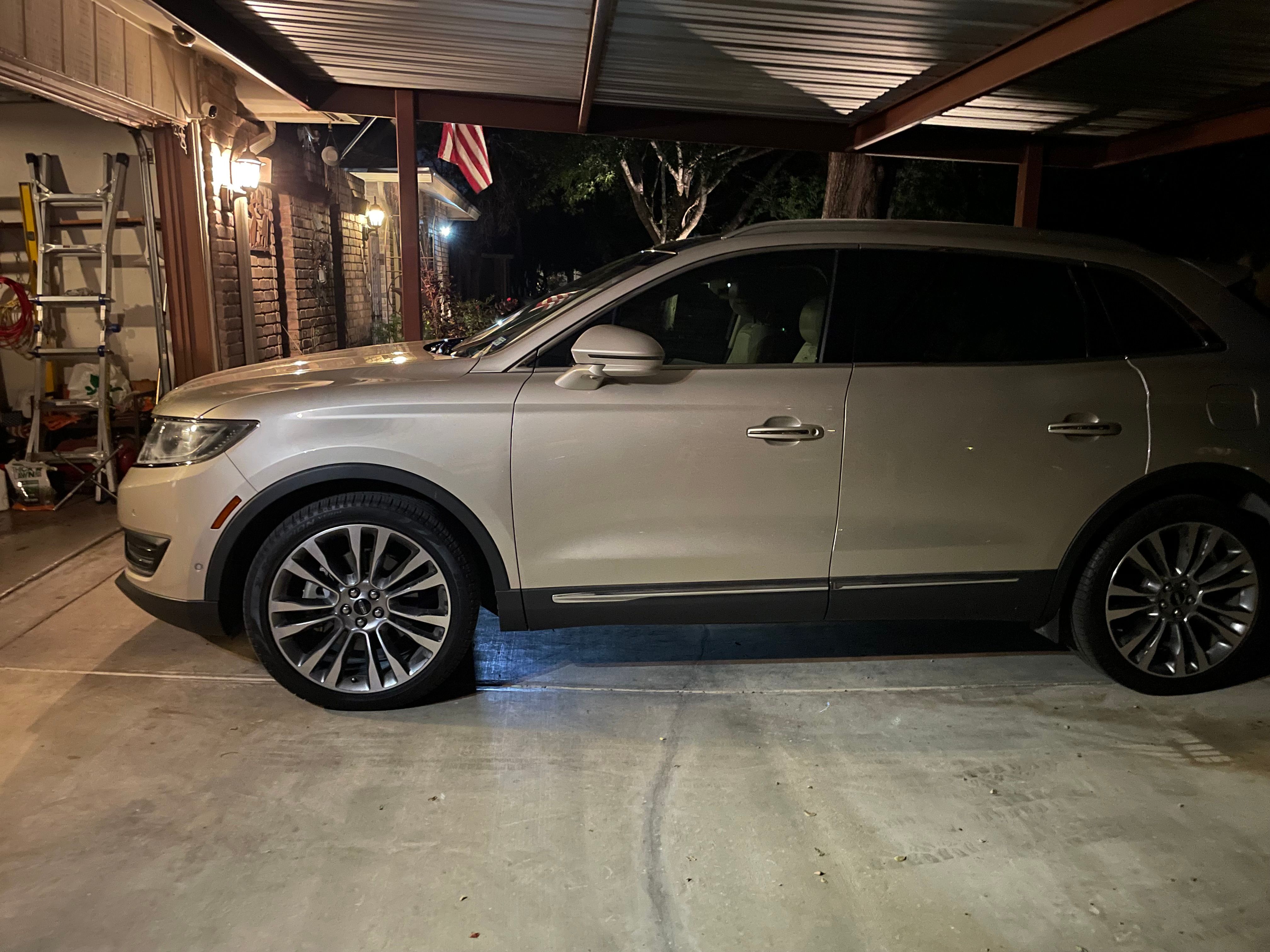 Used 2017 Lincoln MKX Reserve FWD image 19