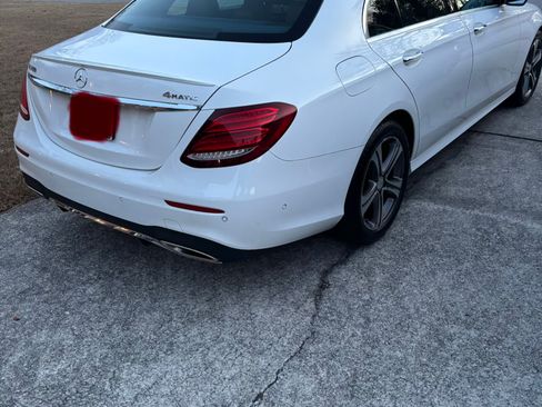 Used 2017 Mercedes-Benz E 300 4MATIC image 2
