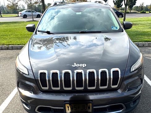 Used 2016 Jeep Cherokee Limited FWD image 2