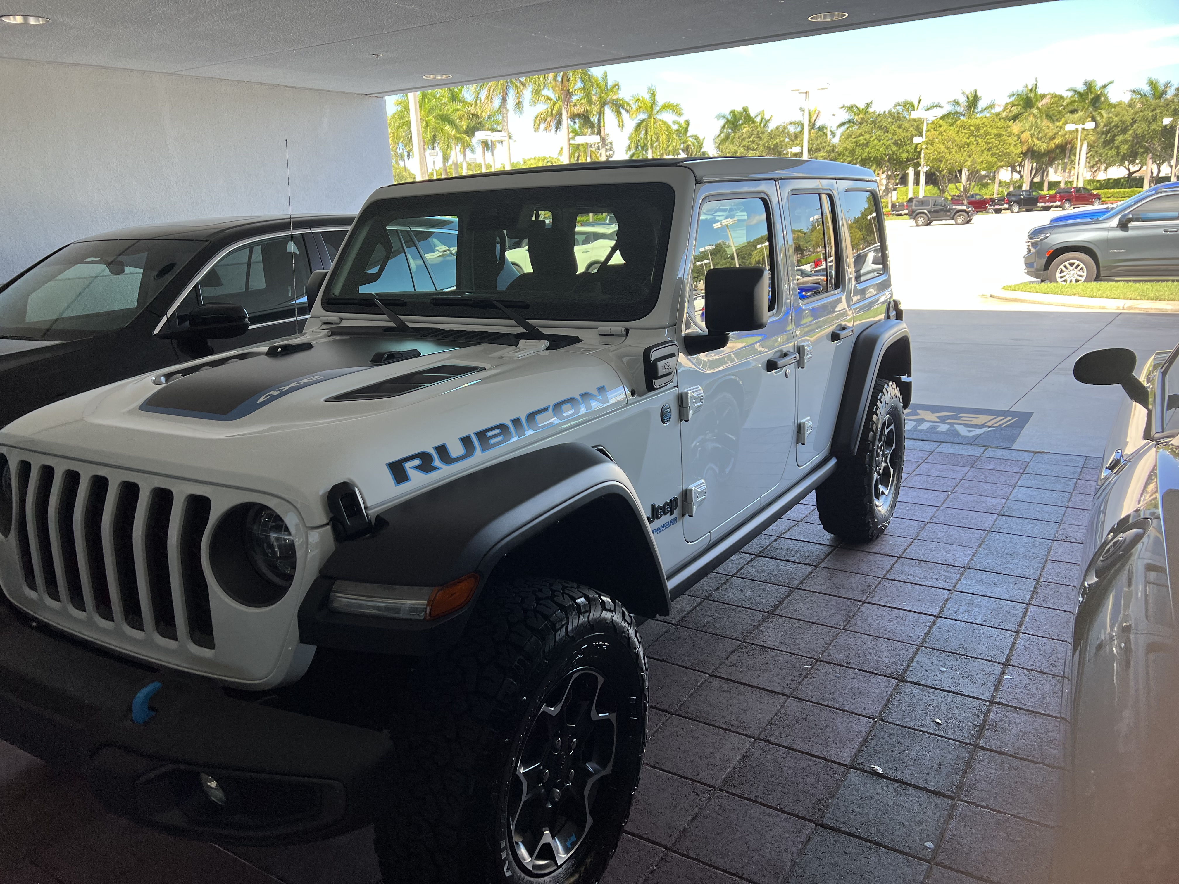 Used 2022 Jeep Wrangler Unlimited Rubicon 4xe w/ Safety Group AWD/4WD image 8