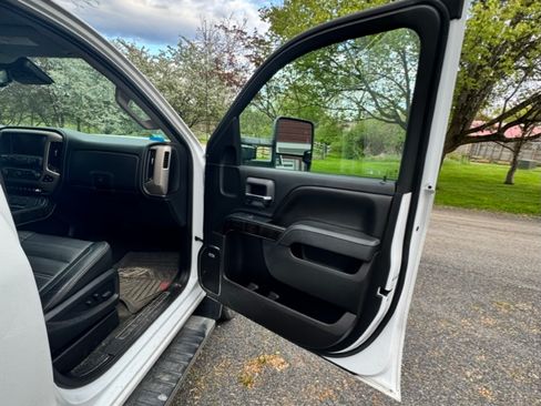 Used 2016 GMC Sierra 3500 Denali w/ Duramax Plus Package AWD/4WD image 10