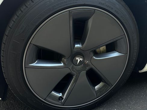 Used 2022 Tesla Model 3 Long Range AWD/4WD image 17
