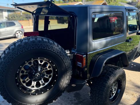 Used 2016 Jeep Wrangler Sport w/ Connectivity Group image 9