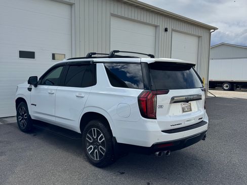 Used 2022 GMC Yukon AT4 w/ Technology Package AWD/4WD image 4