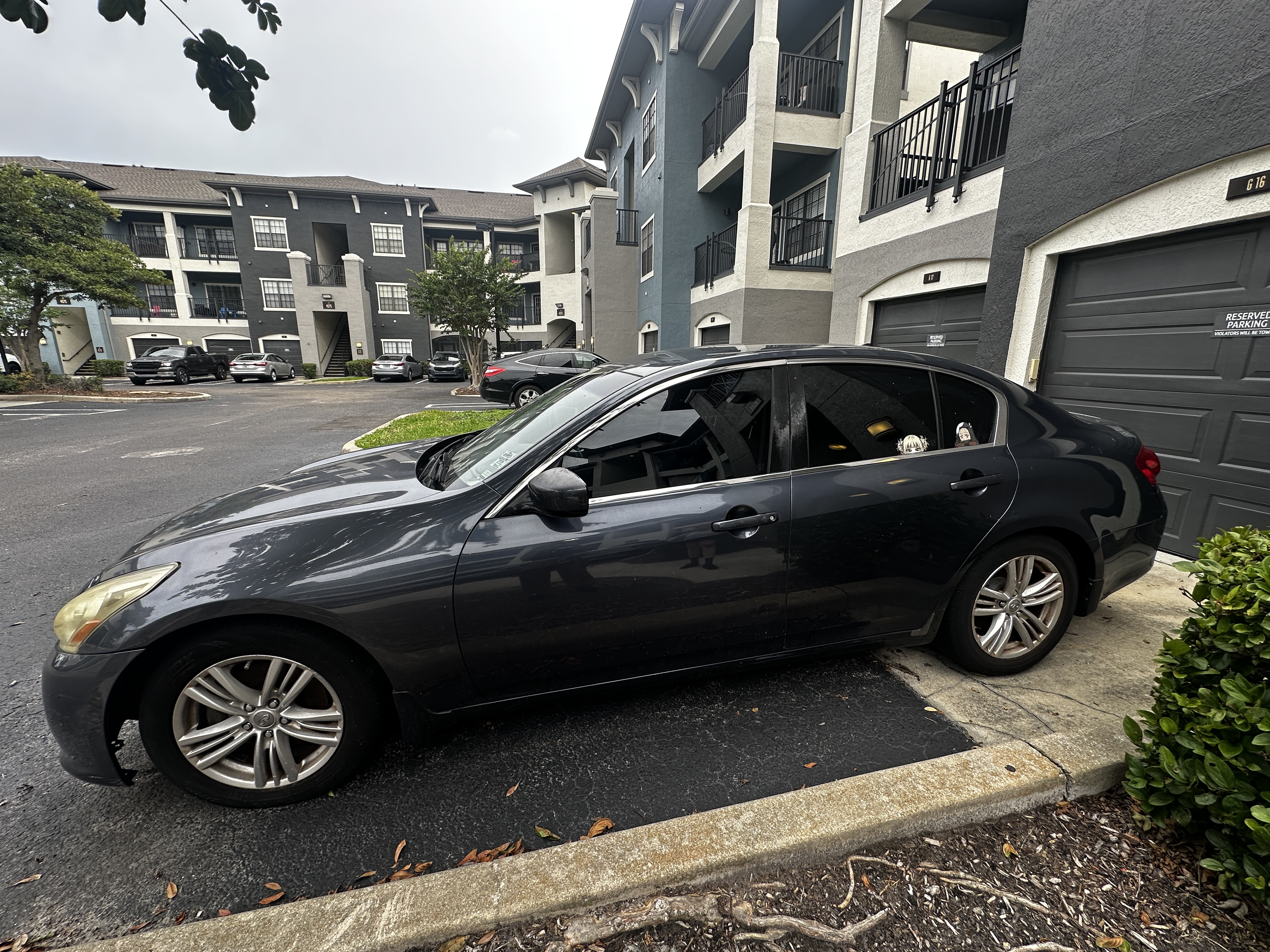 Used 2011 INFINITI G37 Journey RWD image 2