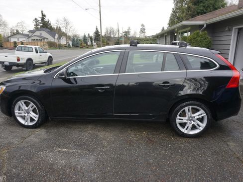Used 2015 Volvo V60 T5 Premier image 1