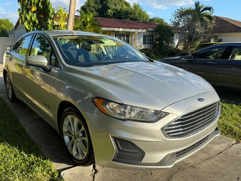 Used 2019 Ford Fusion SE image 5