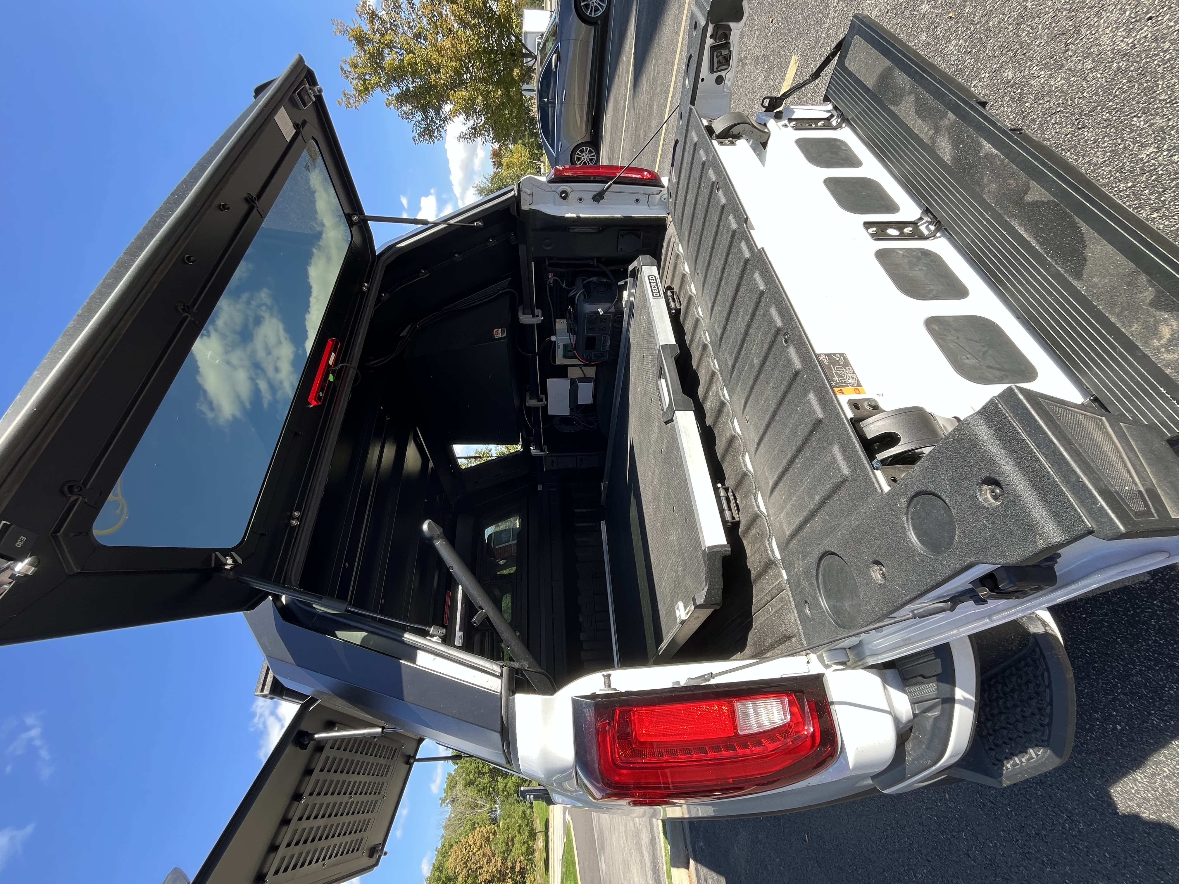 Used 2022 GMC Sierra 2500 AT4 w/ AT4 Preferred Package AWD/4WD image 17